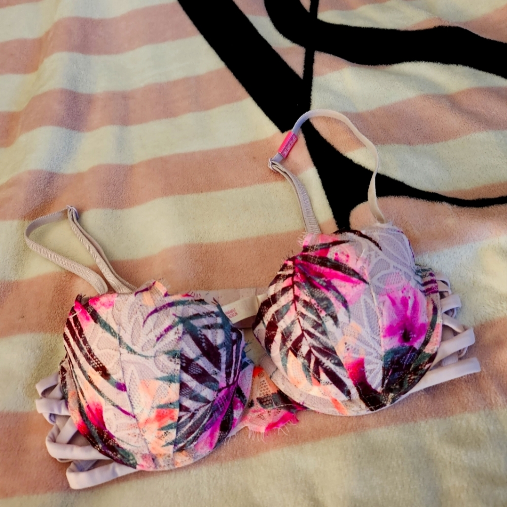 New Victorias Secret PINK date pushup bra 32A